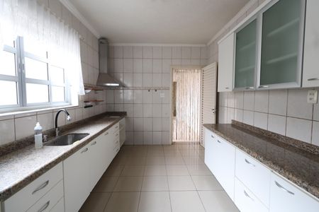 Casa à venda com 340m², 5 quartos e 5 vagasCozinha