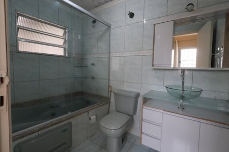 Casa à venda com 340m², 5 quartos e 5 vagasBanheiro da Suíte