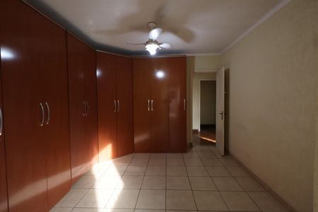 Casa à venda com 340m², 5 quartos e 5 vagasSuíte