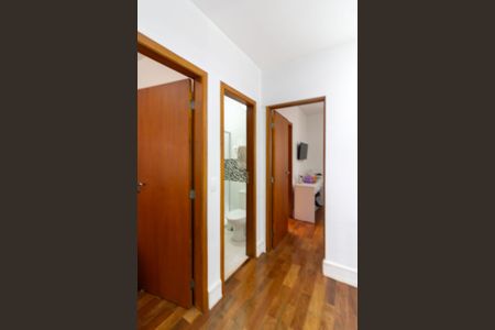 Casa de condomínio à venda com 75m², 3 quartos e 2 vagasHall de distribuição dos dormitórios