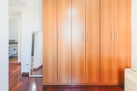 Apartamento à venda com 70m², 3 quartos e 2 vagas Apartamento à venda com 70m², 3 quartos e 2 vagasSuíte