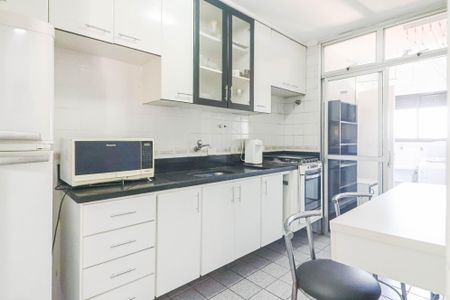 Apartamento à venda com 70m², 3 quartos e 2 vagas Apartamento à venda com 70m², 3 quartos e 2 vagasCozinha e Área de Serviço
