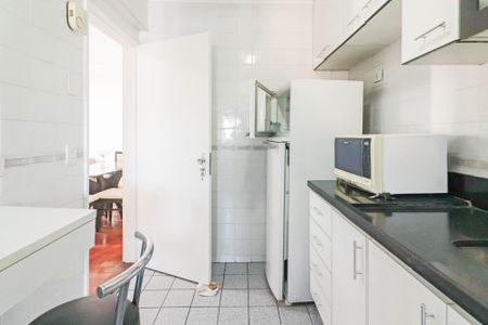 Apartamento à venda com 70m², 3 quartos e 2 vagas Apartamento à venda com 70m², 3 quartos e 2 vagasCozinha e Área de Serviço