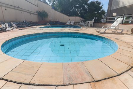 Apartamento à venda com 70m², 3 quartos e 2 vagas Apartamento à venda com 70m², 3 quartos e 2 vagasÁrea comum - Piscina