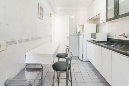 Apartamento à venda com 70m², 3 quartos e 2 vagas Apartamento à venda com 70m², 3 quartos e 2 vagasCozinha e Área de Serviço