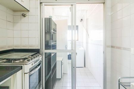 Apartamento à venda com 70m², 3 quartos e 2 vagas Apartamento à venda com 70m², 3 quartos e 2 vagasCozinha e Área de Serviço