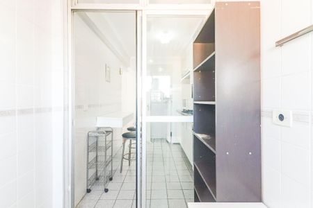 Apartamento à venda com 70m², 3 quartos e 2 vagas Apartamento à venda com 70m², 3 quartos e 2 vagasCozinha e Área de Serviço