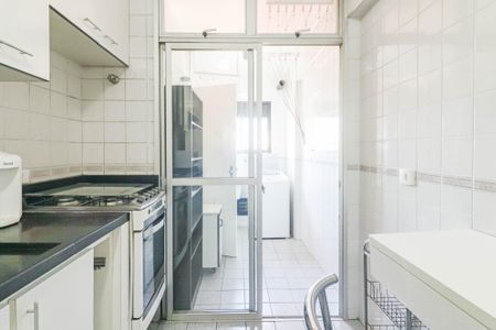 Apartamento à venda com 70m², 3 quartos e 2 vagas Apartamento à venda com 70m², 3 quartos e 2 vagasCozinha e Área de Serviço