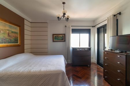 Apartamento à venda com 247m², 4 quartos e 4 vagas Apartamento à venda com 247m², 4 quartos e 4 vagasSuíte 3