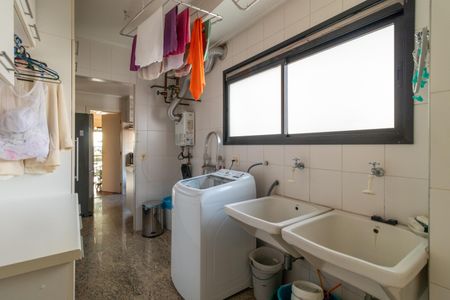 Apartamento à venda com 247m², 4 quartos e 4 vagas Apartamento à venda com 247m², 4 quartos e 4 vagasÁrea de Serviço