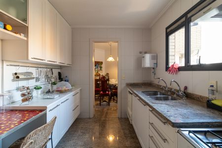 Apartamento à venda com 247m², 4 quartos e 4 vagas Apartamento à venda com 247m², 4 quartos e 4 vagasCozinha