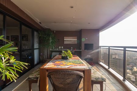 Apartamento à venda com 247m², 4 quartos e 4 vagas Apartamento à venda com 247m², 4 quartos e 4 vagasVaranda Sala de Jantar
