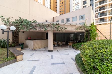 Apartamento à venda com 247m², 4 quartos e 4 vagas Apartamento à venda com 247m², 4 quartos e 4 vagasÁrea comum - Churrasqueira