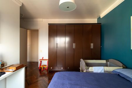 Apartamento à venda com 247m², 4 quartos e 4 vagas Apartamento à venda com 247m², 4 quartos e 4 vagasSuíte 2