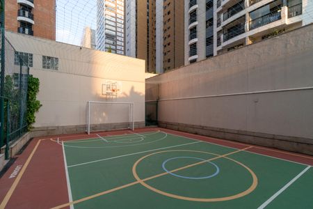 Apartamento à venda com 247m², 4 quartos e 4 vagas Apartamento à venda com 247m², 4 quartos e 4 vagasÁrea comum - Quadra Poliesportiva