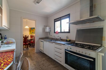 Apartamento à venda com 247m², 4 quartos e 4 vagas Apartamento à venda com 247m², 4 quartos e 4 vagasCozinha