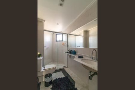 Apartamento à venda com 247m², 4 quartos e 4 vagas Apartamento à venda com 247m², 4 quartos e 4 vagasBanheiro da Suíte 2