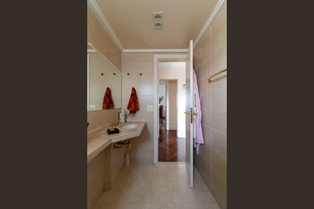 Apartamento à venda com 247m², 4 quartos e 4 vagas Apartamento à venda com 247m², 4 quartos e 4 vagasBanheiro da Suíte 1