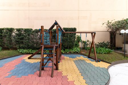 Apartamento à venda com 247m², 4 quartos e 4 vagas Apartamento à venda com 247m², 4 quartos e 4 vagasÁrea comum - Playground