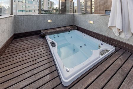 Apartamento à venda com 241m², 3 quartos e 3 vagas Apartamento à venda com 241m², 3 quartos e 3 vagasCobertura