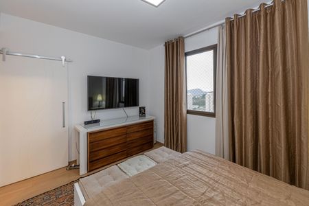 Apartamento à venda com 241m², 3 quartos e 3 vagas Apartamento à venda com 241m², 3 quartos e 3 vagasSuíte