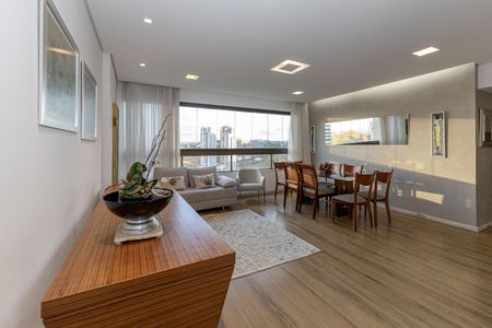 Apartamento à venda com 241m², 3 quartos e 3 vagas Apartamento à venda com 241m², 3 quartos e 3 vagasSala 2