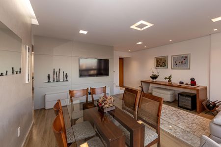 Apartamento à venda com 241m², 3 quartos e 3 vagas Apartamento à venda com 241m², 3 quartos e 3 vagasSala 2