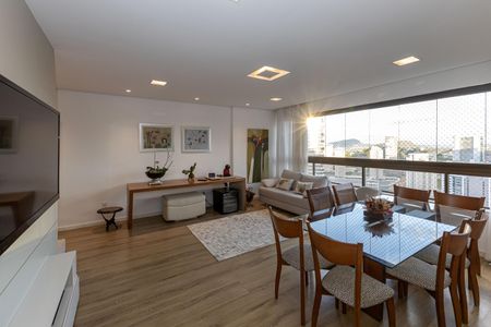 Apartamento à venda com 241m², 3 quartos e 3 vagas Apartamento à venda com 241m², 3 quartos e 3 vagasSala 2