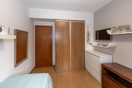 Apartamento à venda com 241m², 3 quartos e 3 vagas Apartamento à venda com 241m², 3 quartos e 3 vagasQuarto 1