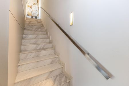 Apartamento à venda com 241m², 3 quartos e 3 vagas Apartamento à venda com 241m², 3 quartos e 3 vagasEscadas