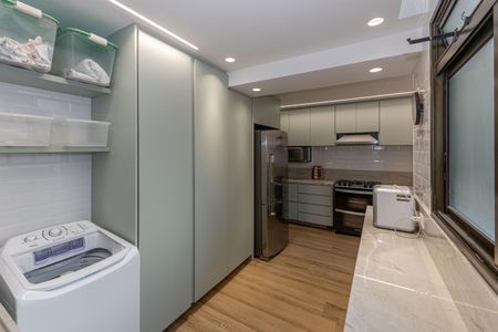 Apartamento à venda com 241m², 3 quartos e 3 vagas Apartamento à venda com 241m², 3 quartos e 3 vagasCozinha e Área de Serviço