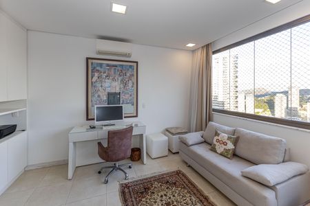 Apartamento à venda com 241m², 3 quartos e 3 vagas Apartamento à venda com 241m², 3 quartos e 3 vagasSala 1