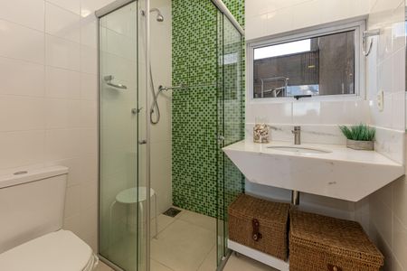 Apartamento à venda com 241m², 3 quartos e 3 vagas Apartamento à venda com 241m², 3 quartos e 3 vagasBanheiro 1