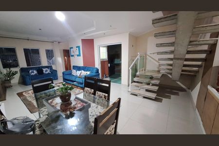 Casa para alugar com 175m², 3 quartos e 2 vagasSala