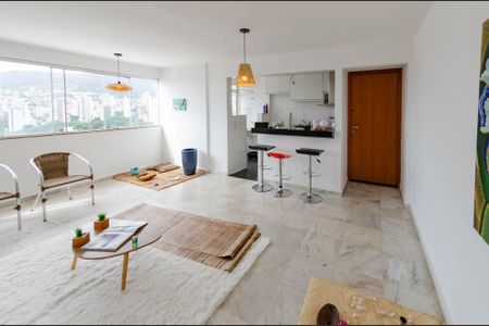 Apartamento para alugar com 80m², 2 quartos e 3 vagasSala