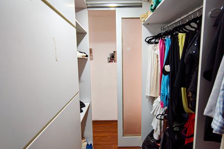 Apartamento à venda com 268m², 4 quartos e 1 vaga Apartamento à venda com 268m², 4 quartos e 1 vagaCloset da Suíte 2