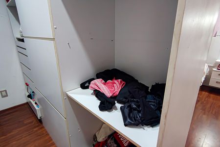 Apartamento à venda com 268m², 4 quartos e 1 vaga Apartamento à venda com 268m², 4 quartos e 1 vagaCloset da Suíte 2