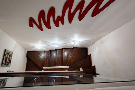 Apartamento à venda com 268m², 4 quartos e 1 vaga Apartamento à venda com 268m², 4 quartos e 1 vagaEscada