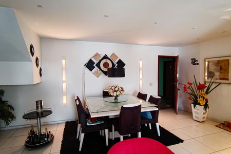 Apartamento à venda com 268m², 4 quartos e 1 vaga Apartamento à venda com 268m², 4 quartos e 1 vagaSala