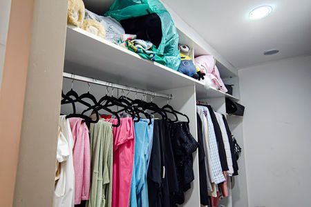 Apartamento à venda com 268m², 4 quartos e 1 vaga Apartamento à venda com 268m², 4 quartos e 1 vagaCloset da Suíte 2