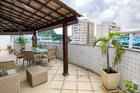 Apartamento à venda com 268m², 4 quartos e 1 vaga Apartamento à venda com 268m², 4 quartos e 1 vagaCobertura