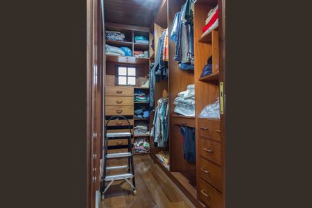 Casa à venda com 184m², 3 quartos e 3 vagasCloset da Suíte 1