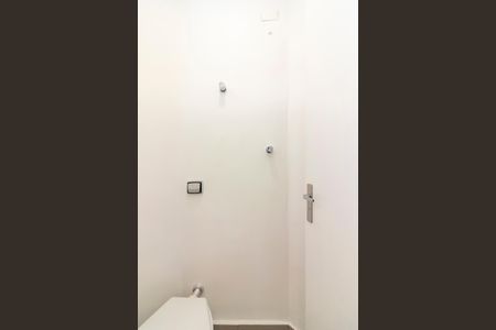 Apartamento à venda com 70m², 2 quartos e sem vaga Apartamento à venda com 70m², 2 quartos e sem vagaBanheiro de Serviço