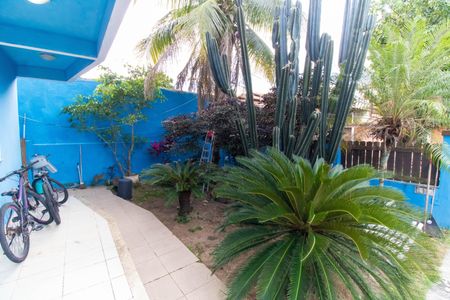 Casa à venda com 207m², 4 quartos e 4 vagas Casa à venda com 207m², 4 quartos e 4 vagasÁrea externa