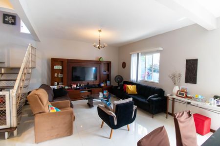 Casa à venda com 207m², 4 quartos e 4 vagas Casa à venda com 207m², 4 quartos e 4 vagasSala