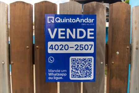 Casa à venda com 207m², 4 quartos e 4 vagas Casa à venda com 207m², 4 quartos e 4 vagasPlaca