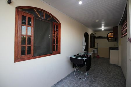 Casa à venda com 300m², 5 quartos e 5 vagasCasa 2- Área de Serviço 2