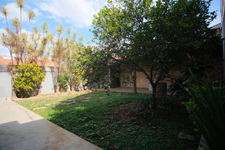 Casa para alugar com 272m², 5 quartos e 5 vagasQuintal