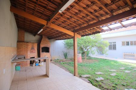 Casa para alugar com 272m², 5 quartos e 5 vagasQuintal