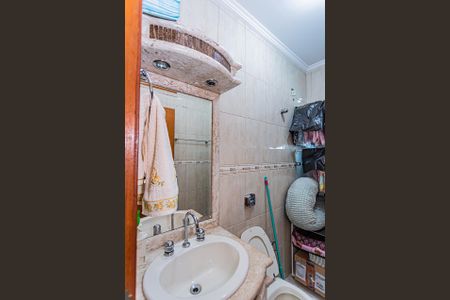 Casa à venda com 168m², 4 quartos e 4 vagas Casa à venda com 168m², 4 quartos e 4 vagasBanheiro Social